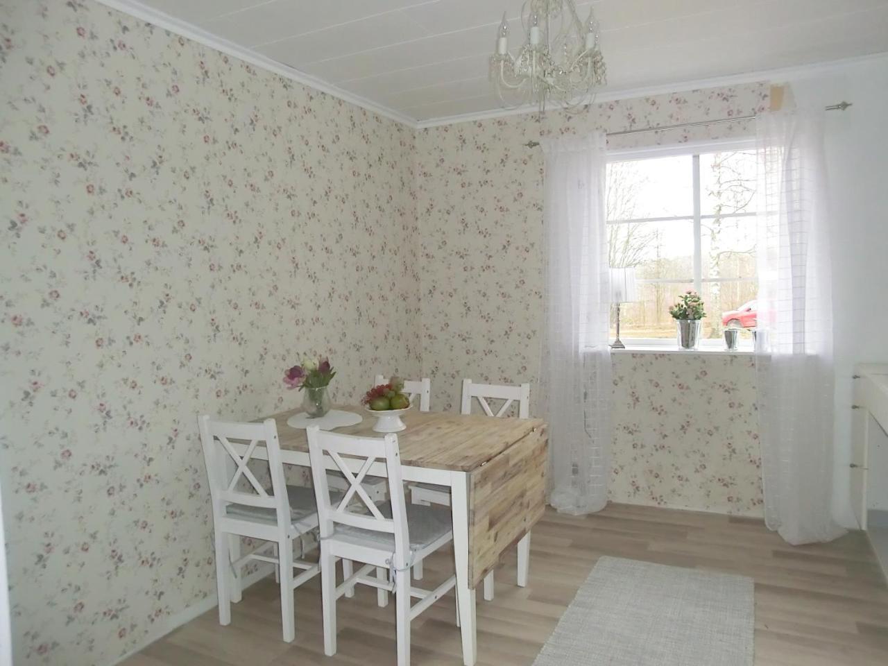 Villa Bjoerkslingan Vimmerby Esterno foto